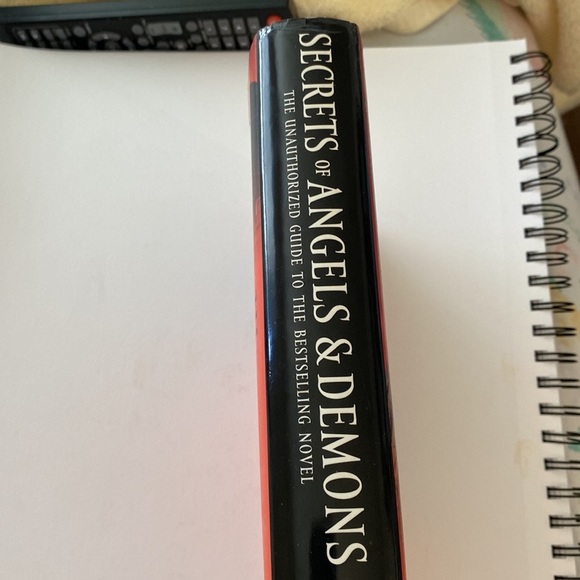 SECRETS OF ANGELS & DEMONS - Unauthorized Guide to the Bestselling Novel - Picture 2 of 3